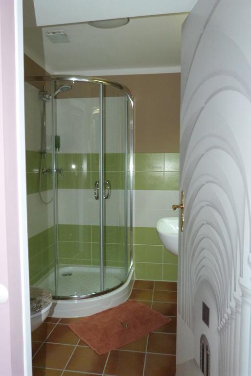 Gast-Und Weinhaus Zwiebelturm Kerken Habitación foto